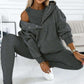 Lässiger und bequemer Sweatshirt-Anzug mit Kapuze