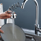 Wasserhahn mit mehreren Funktionen, freiem Dehnen, verschiedenen Wasserabgabemodi und Filterung.