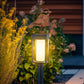 Gartendekoration im Vintage-Stil mit rostfarbenen Vögeln