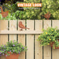 Gartendekoration im Vintage-Stil mit rostfarbenen Vögeln