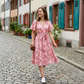Damenkleid mit Print, Schnürung an der Taille und Rüschenärmeln