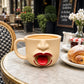 Lustige Keramiktasse mit herausgestreckter Zunge